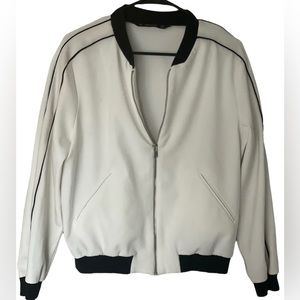 ZARA - Women’s zip up Jacket in white USA size (M)